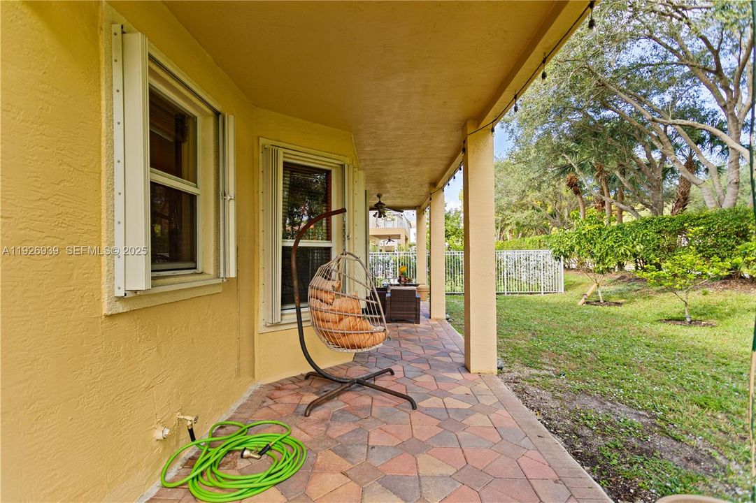 For Sale: $929,000 (5 beds, 3 baths, 3501 Square Feet)