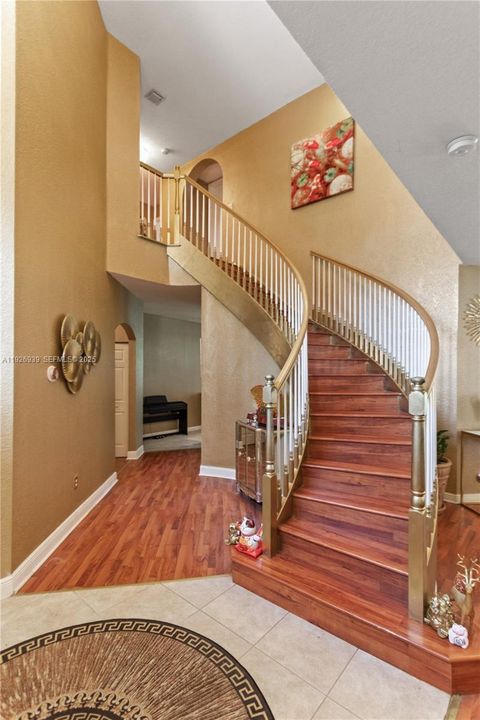 For Sale: $929,000 (5 beds, 3 baths, 3501 Square Feet)