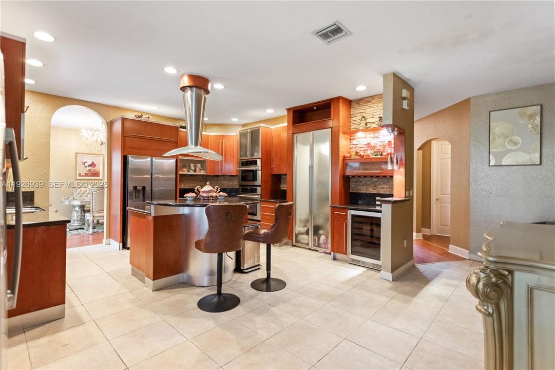 For Sale: $929,000 (5 beds, 3 baths, 3501 Square Feet)