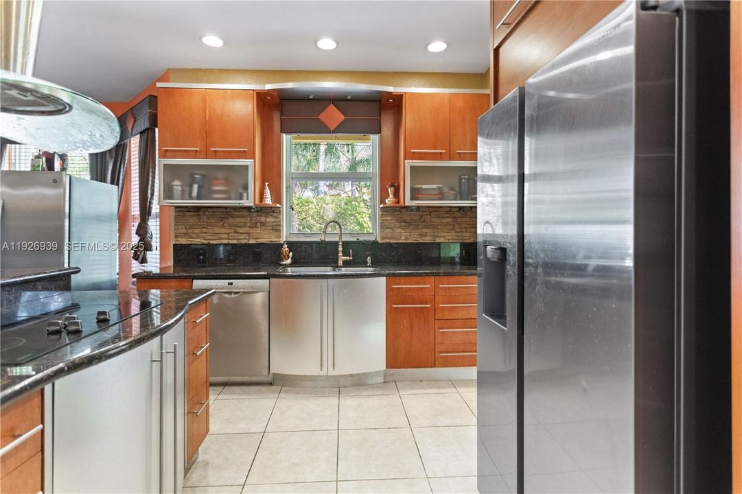 For Sale: $929,000 (5 beds, 3 baths, 3501 Square Feet)