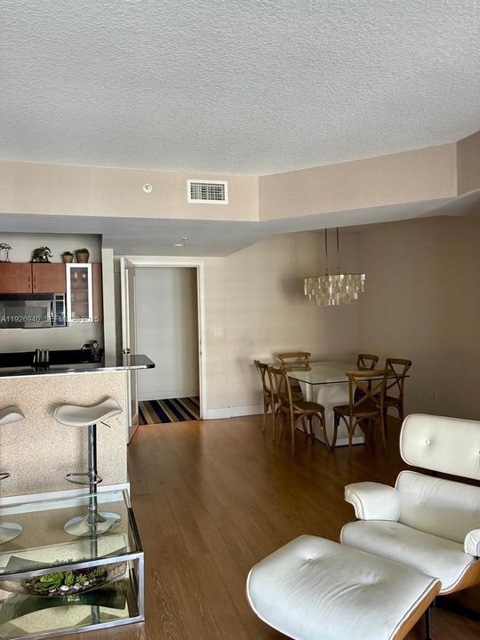 For Rent: $2,750 (2 beds, 2 baths, 1070 Square Feet)