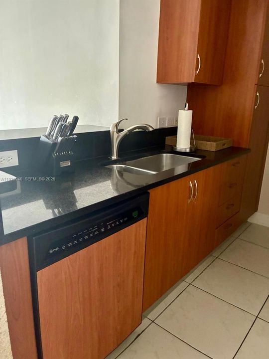 For Rent: $2,750 (2 beds, 2 baths, 1070 Square Feet)