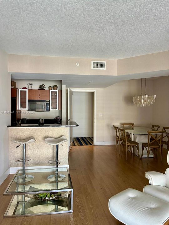 For Rent: $2,750 (2 beds, 2 baths, 1070 Square Feet)