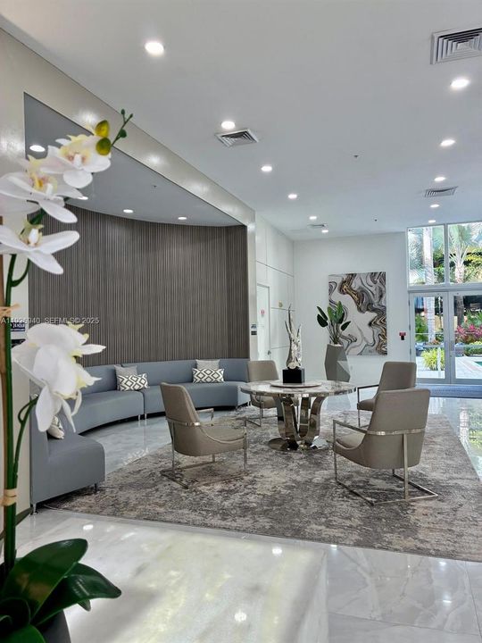 For Rent: $2,750 (2 beds, 2 baths, 1070 Square Feet)