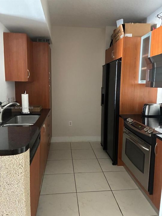 For Rent: $2,750 (2 beds, 2 baths, 1070 Square Feet)