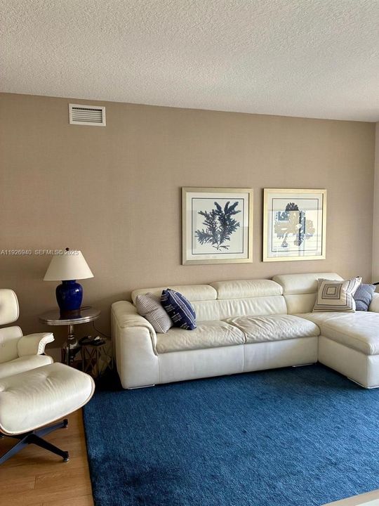 For Rent: $2,750 (2 beds, 2 baths, 1070 Square Feet)