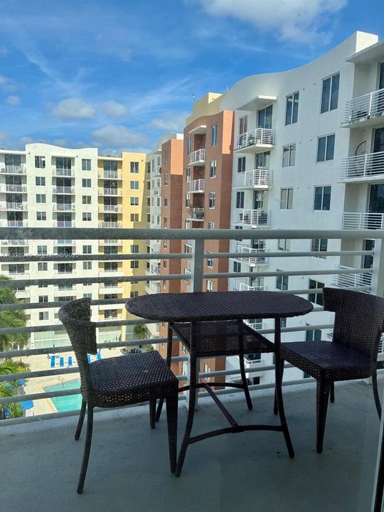 For Rent: $2,750 (2 beds, 2 baths, 1070 Square Feet)