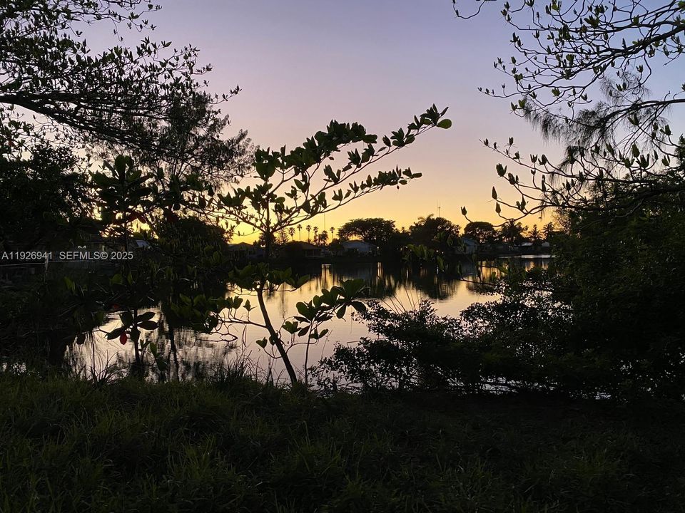 待售: $349,500 (0.14 acres)