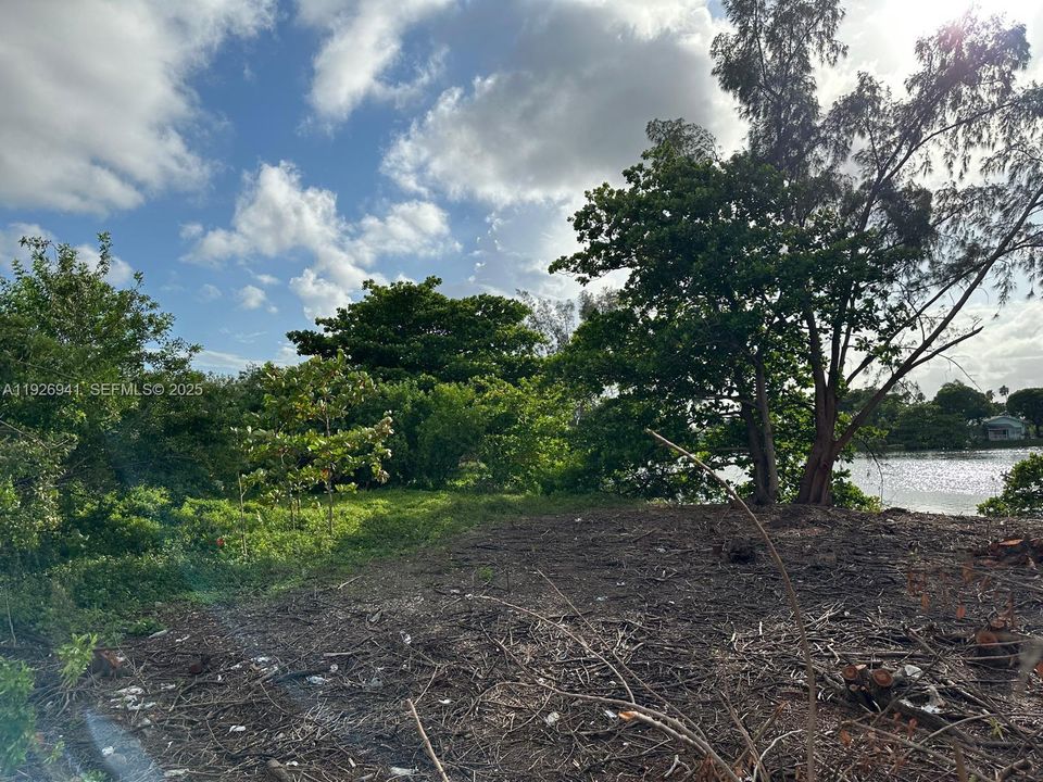 待售: $349,500 (0.14 acres)