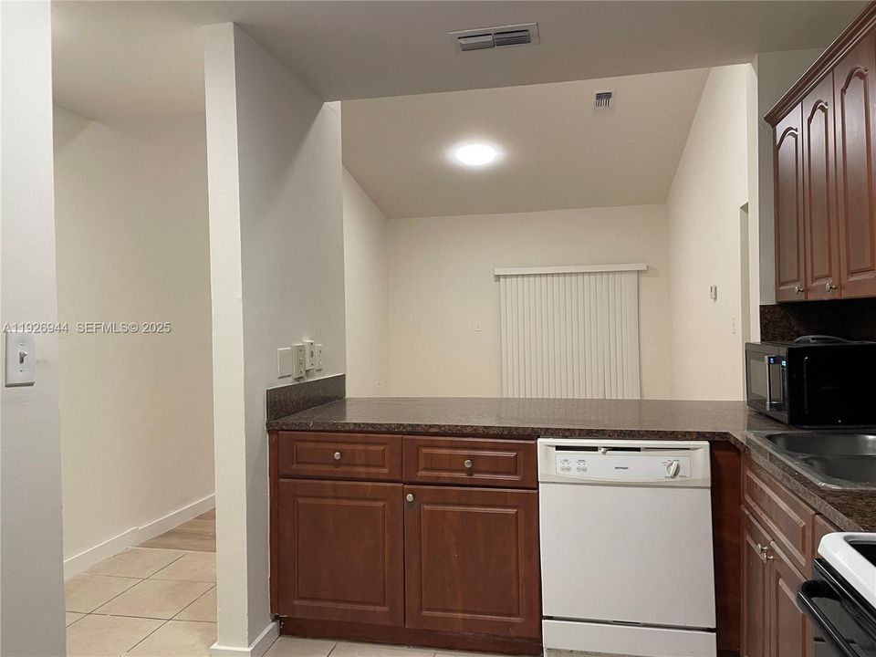 В аренду: $2,000 (2 спален, 2 ванн, 1084 Квадратных фут)