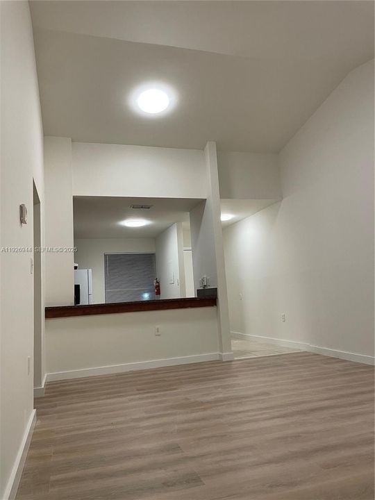 В аренду: $2,000 (2 спален, 2 ванн, 1084 Квадратных фут)