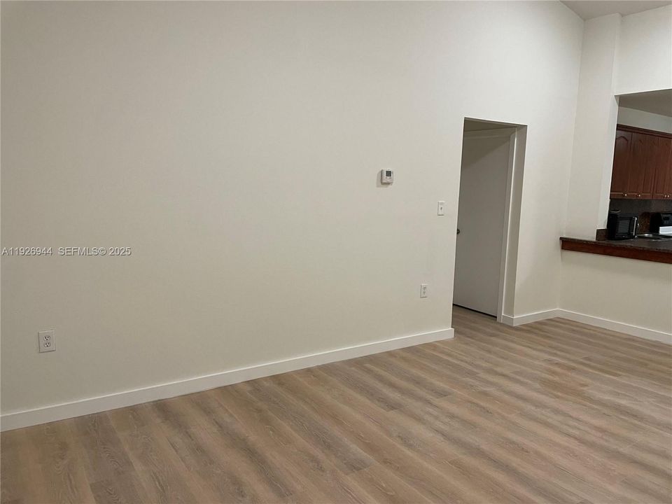 В аренду: $2,000 (2 спален, 2 ванн, 1084 Квадратных фут)