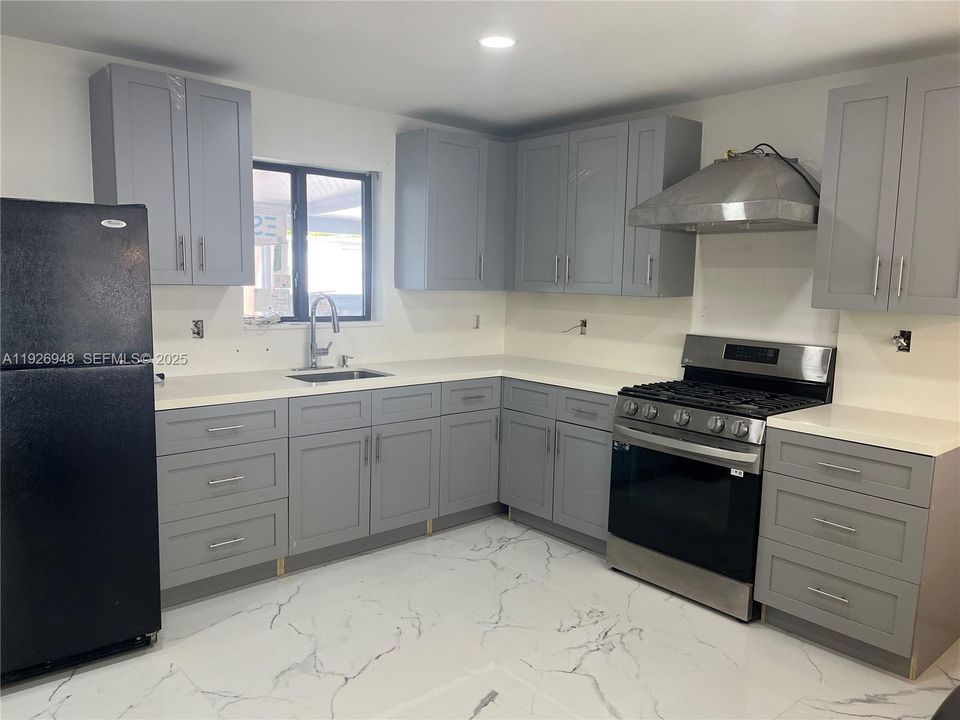 出租: $2,200 (2 贝兹, 1 浴室, 1310 平方英尺)