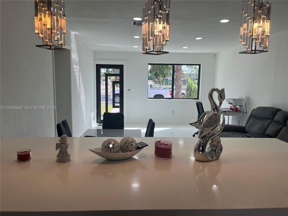 出租: $2,200 (2 贝兹, 1 浴室, 1310 平方英尺)