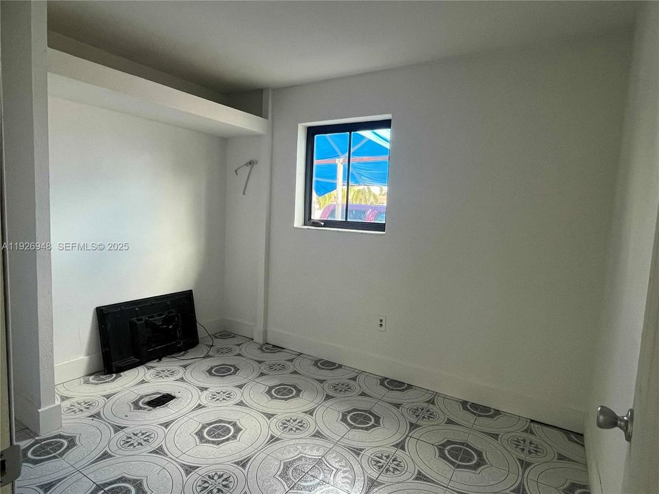 出租: $2,200 (2 贝兹, 1 浴室, 1310 平方英尺)