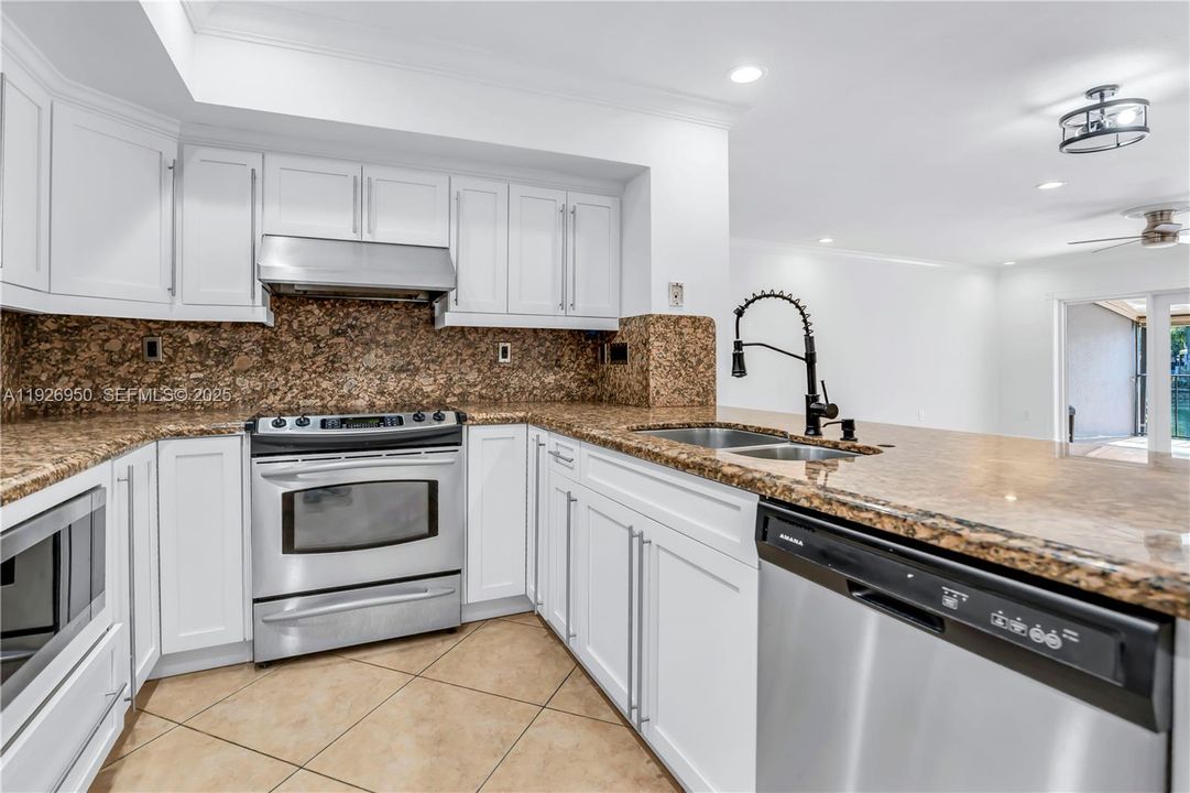 For Sale: $499,000 (3 beds, 2 baths, 1275 Square Feet)