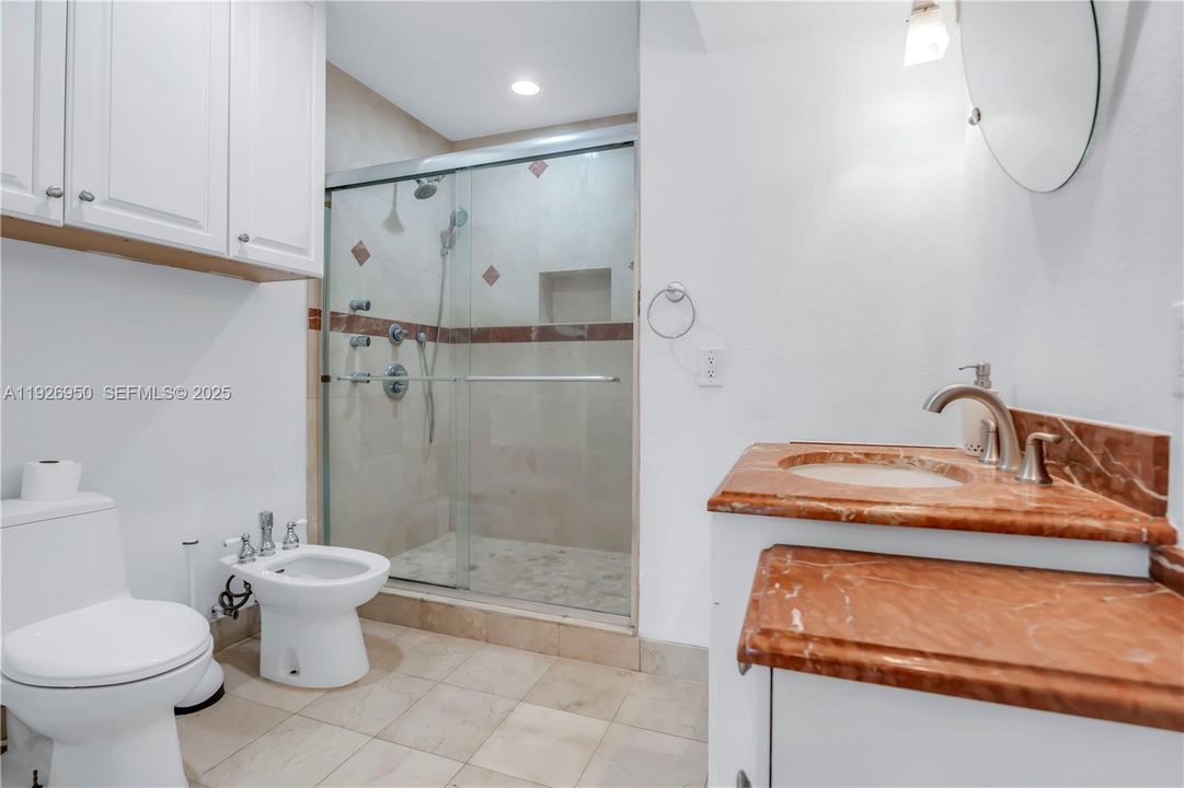 For Sale: $499,000 (3 beds, 2 baths, 1275 Square Feet)