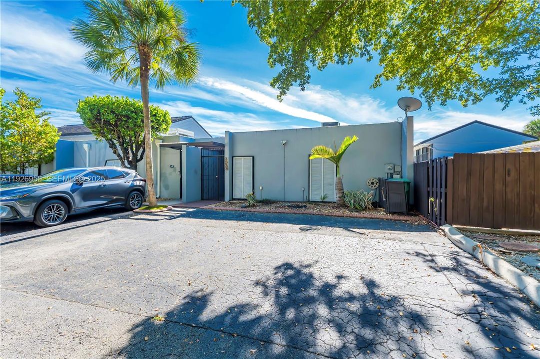 For Sale: $499,000 (3 beds, 2 baths, 1275 Square Feet)