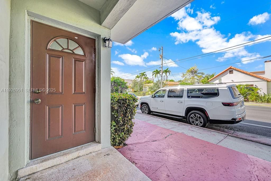 For Rent: $1,850 (1 beds, 1 baths, 555 Square Feet)