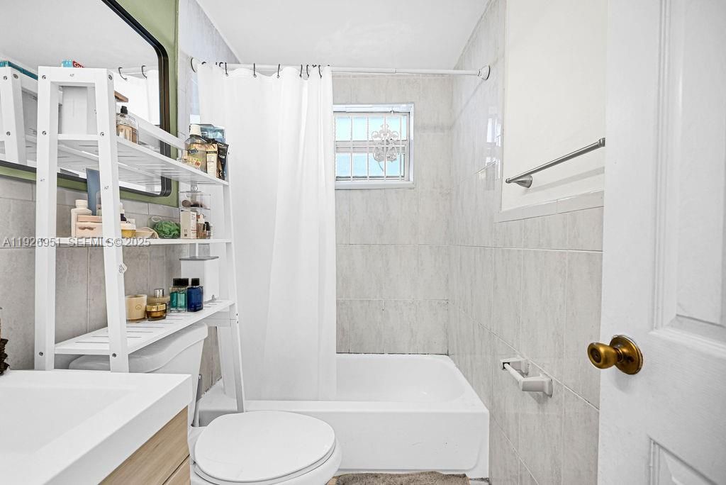 For Rent: $1,850 (1 beds, 1 baths, 555 Square Feet)