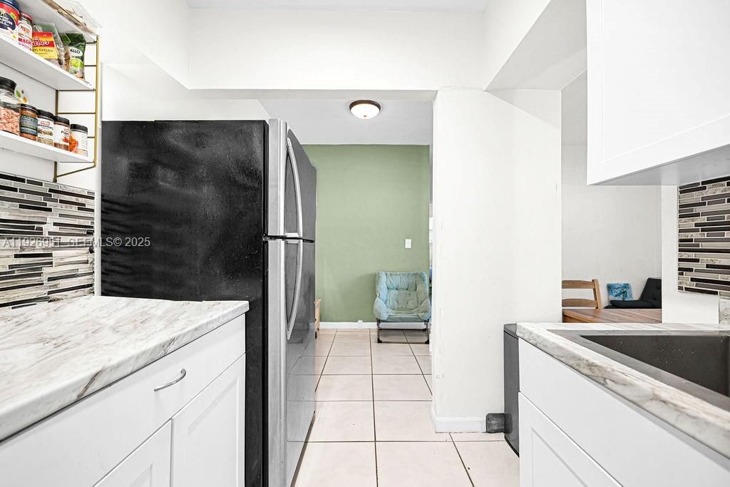 For Rent: $1,850 (1 beds, 1 baths, 555 Square Feet)