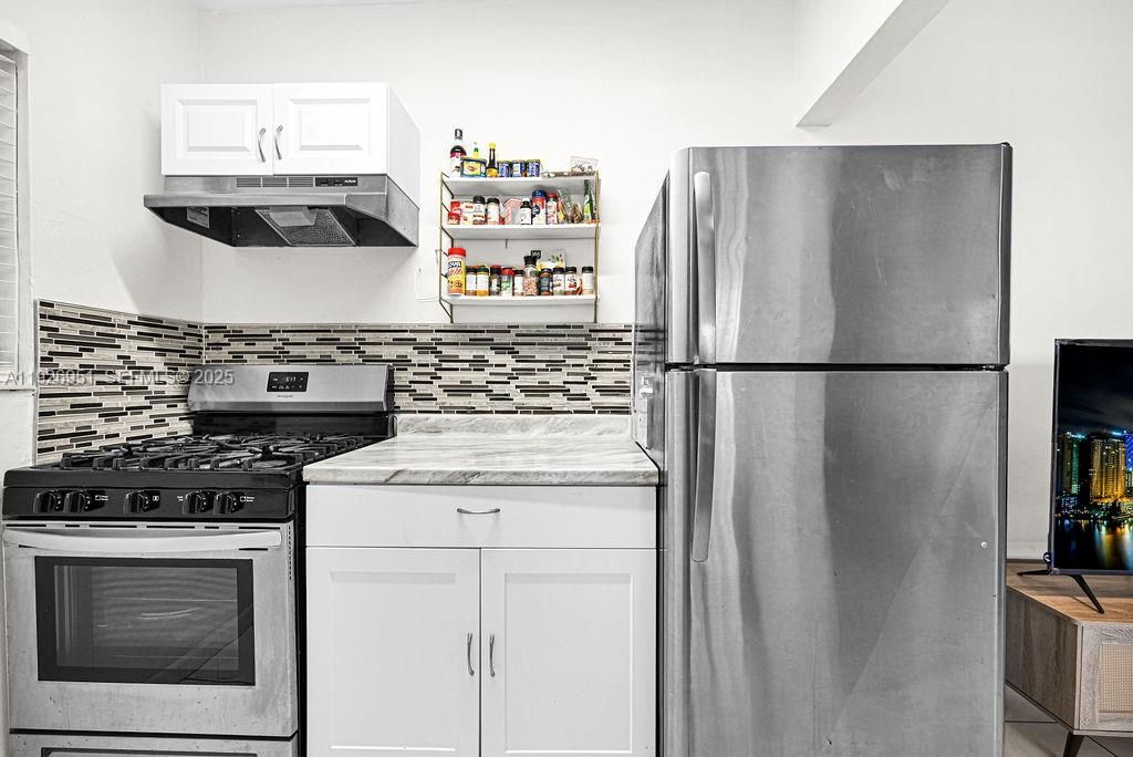 For Rent: $1,850 (1 beds, 1 baths, 555 Square Feet)