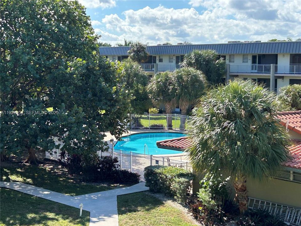 В аренду: $1,900 (2 спален, 2 ванн, 965 Квадратных фут)