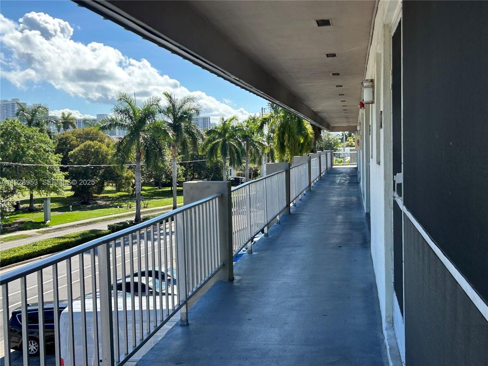 В аренду: $1,900 (2 спален, 2 ванн, 965 Квадратных фут)