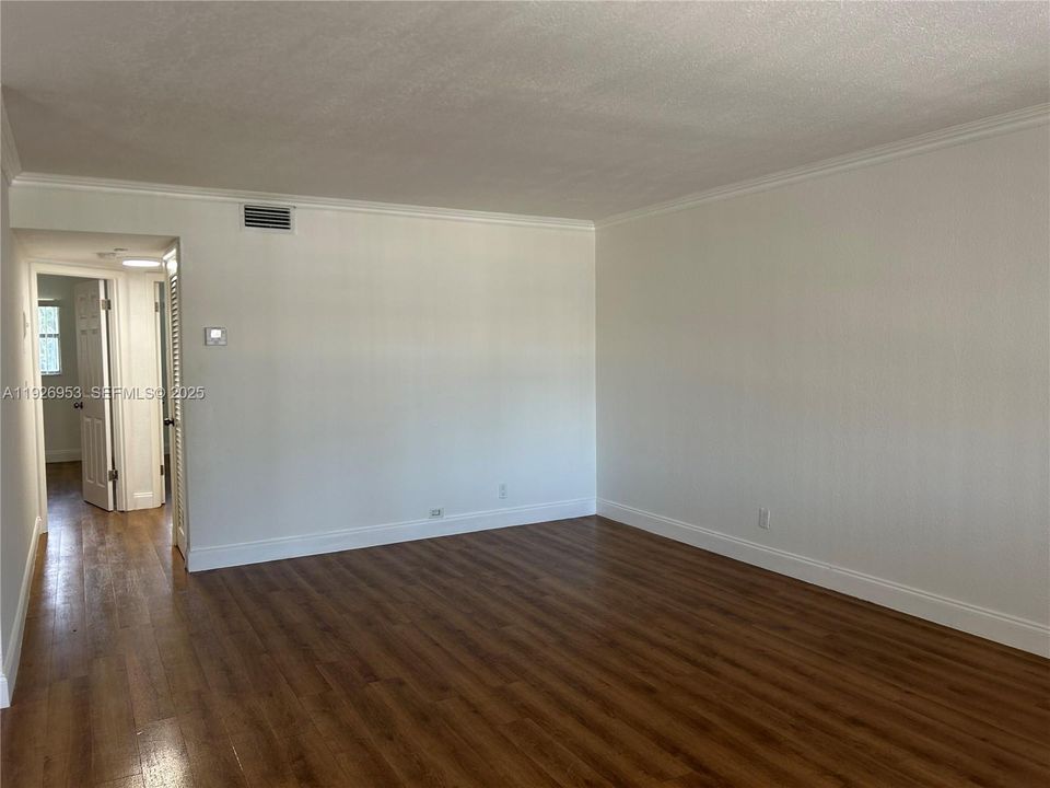 В аренду: $1,900 (2 спален, 2 ванн, 965 Квадратных фут)