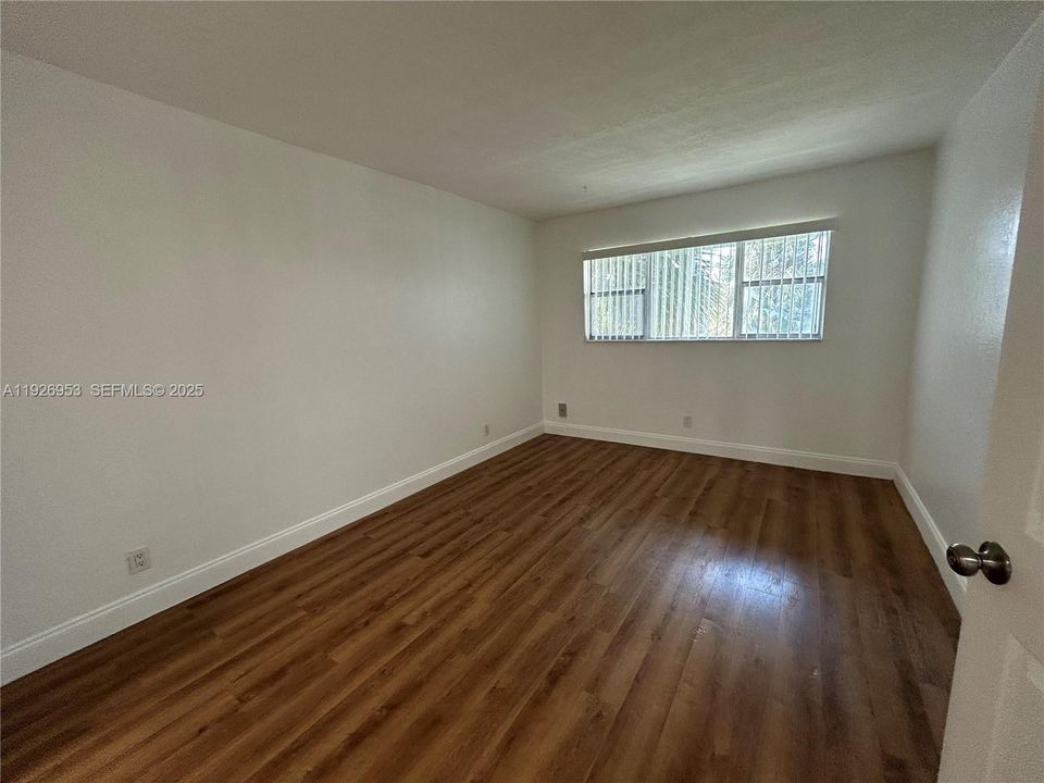 В аренду: $1,900 (2 спален, 2 ванн, 965 Квадратных фут)