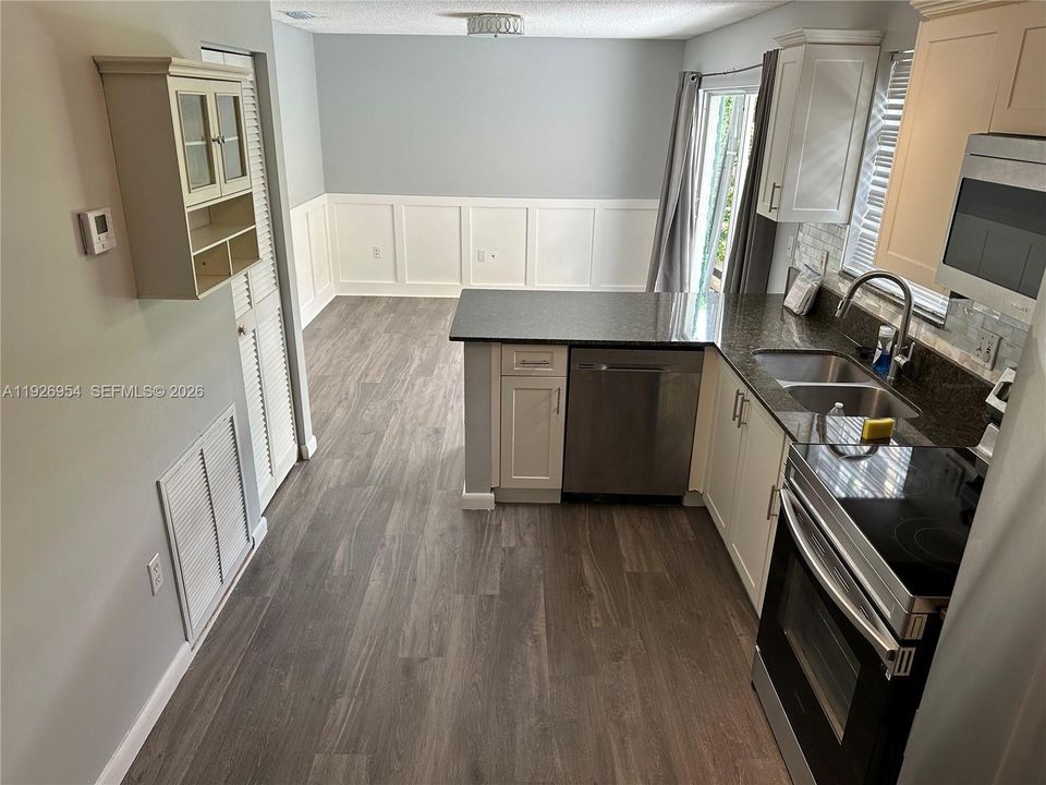 For Sale: $615,000 (4 beds, 2 baths, 1988 Square Feet)