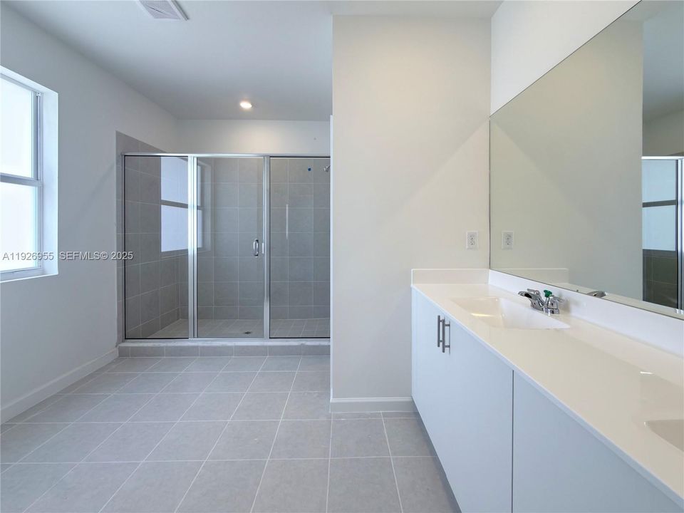 For Rent: $5,900 (5 beds, 4 baths, 0 Square Feet)