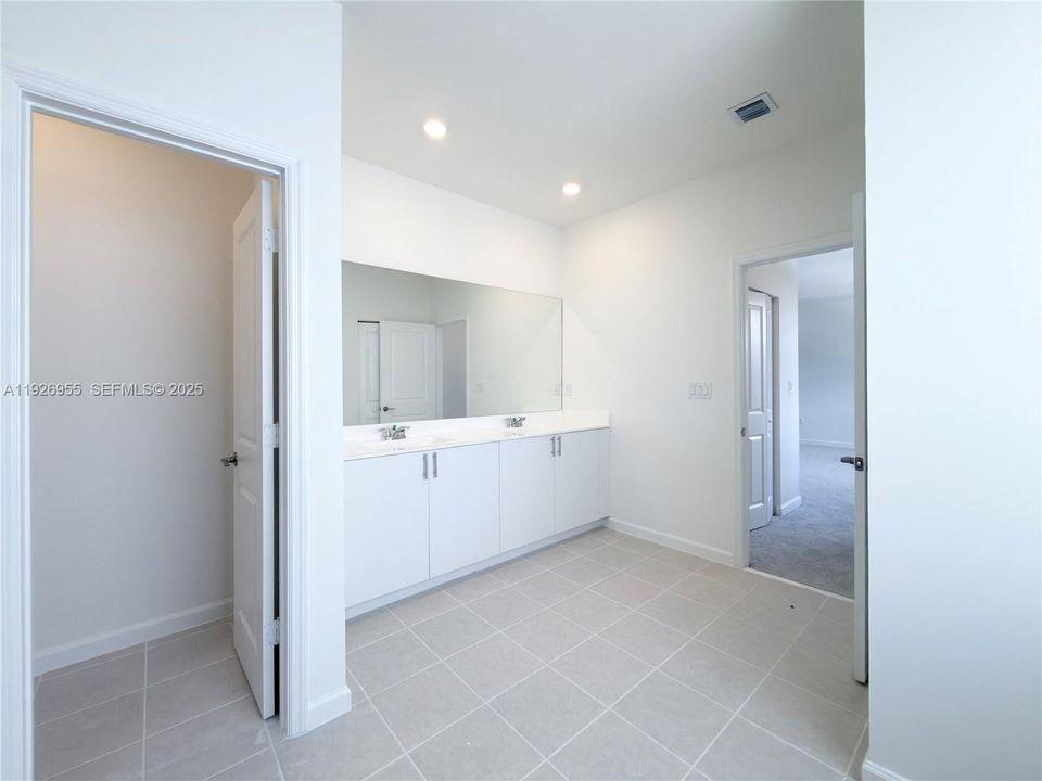 For Rent: $5,900 (5 beds, 4 baths, 0 Square Feet)