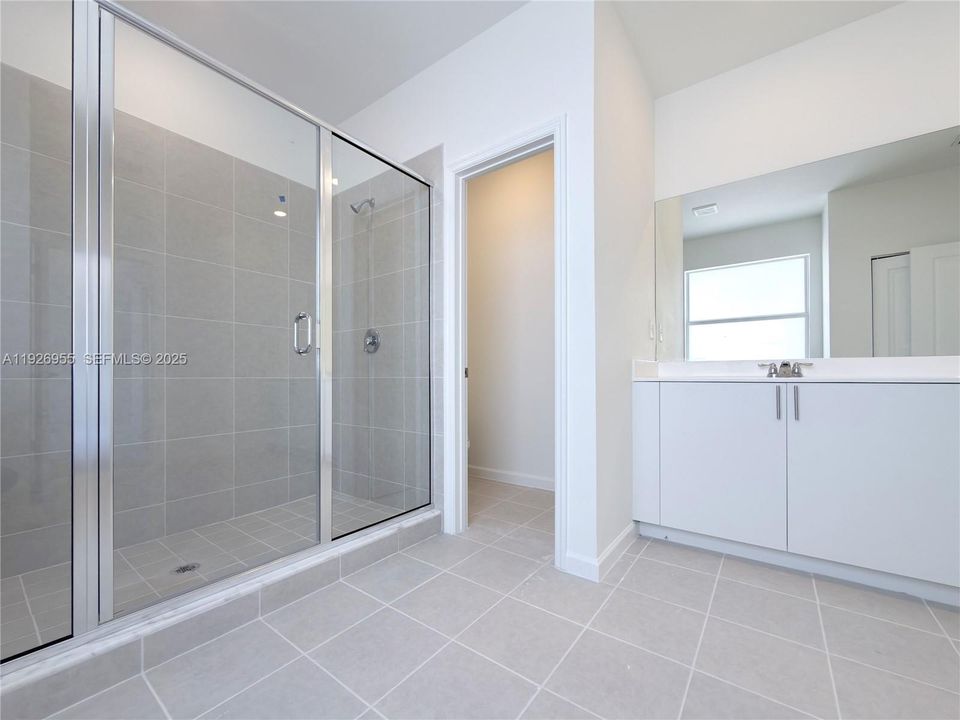 For Rent: $5,900 (5 beds, 4 baths, 0 Square Feet)