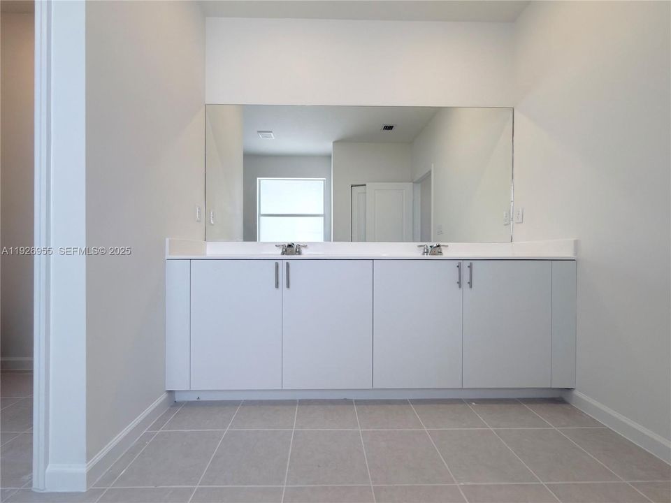 For Rent: $5,900 (5 beds, 4 baths, 0 Square Feet)