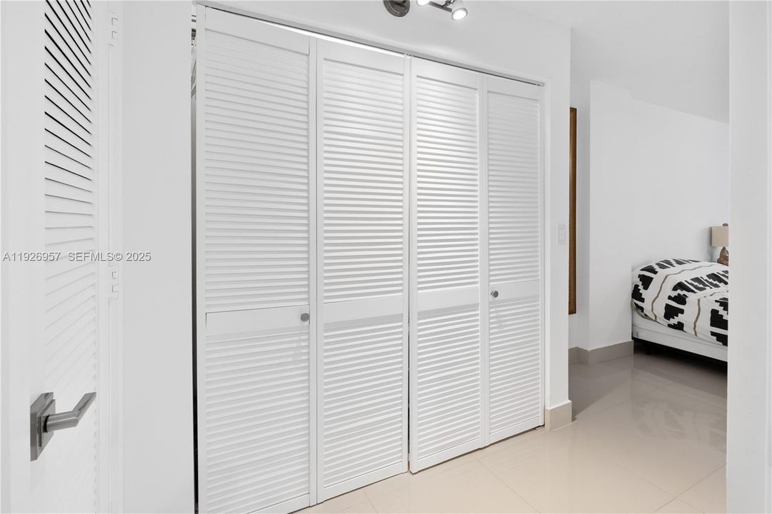 На продажу: $399,000 (2 спален, 2 ванн, 1200 Квадратных фут)