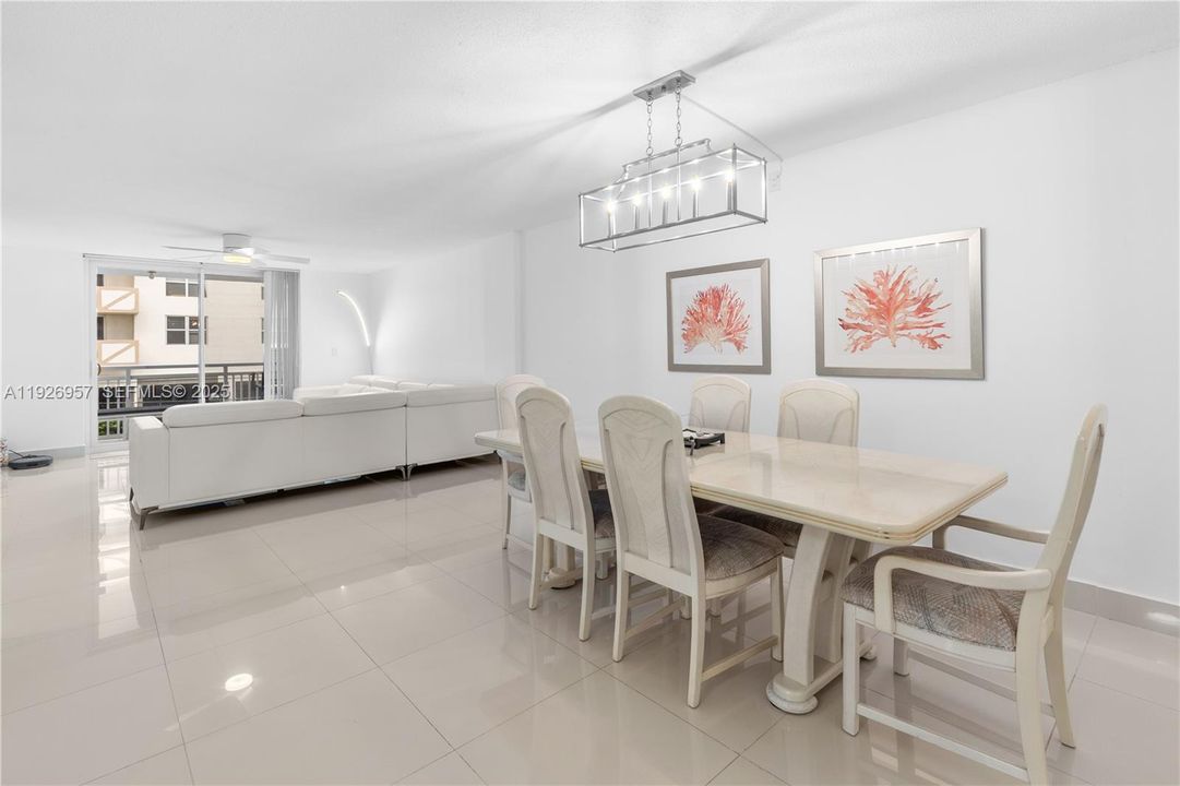 На продажу: $399,000 (2 спален, 2 ванн, 1200 Квадратных фут)