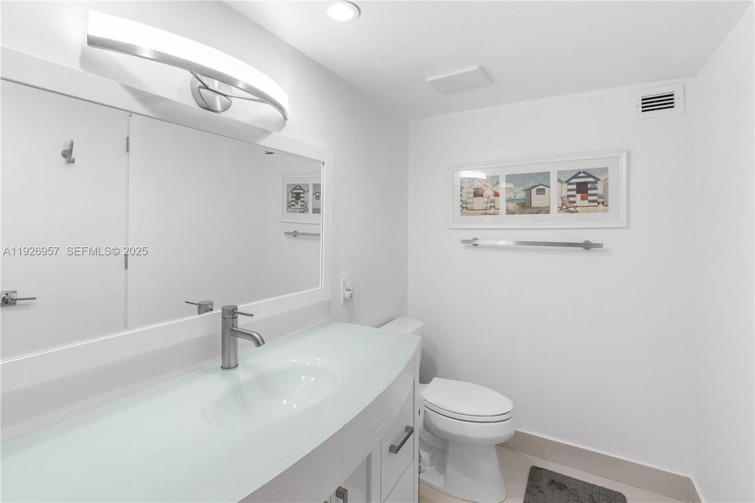 На продажу: $399,000 (2 спален, 2 ванн, 1200 Квадратных фут)