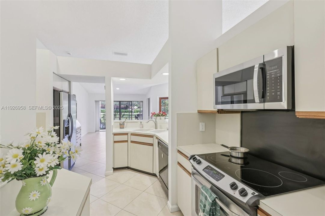 En Venta: $669,000 (3 camas, 2 baños, 1928 Pies cuadrados)