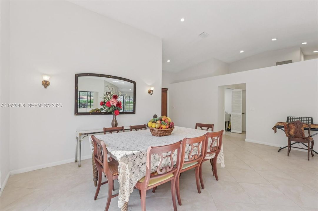 En Venta: $669,000 (3 camas, 2 baños, 1928 Pies cuadrados)