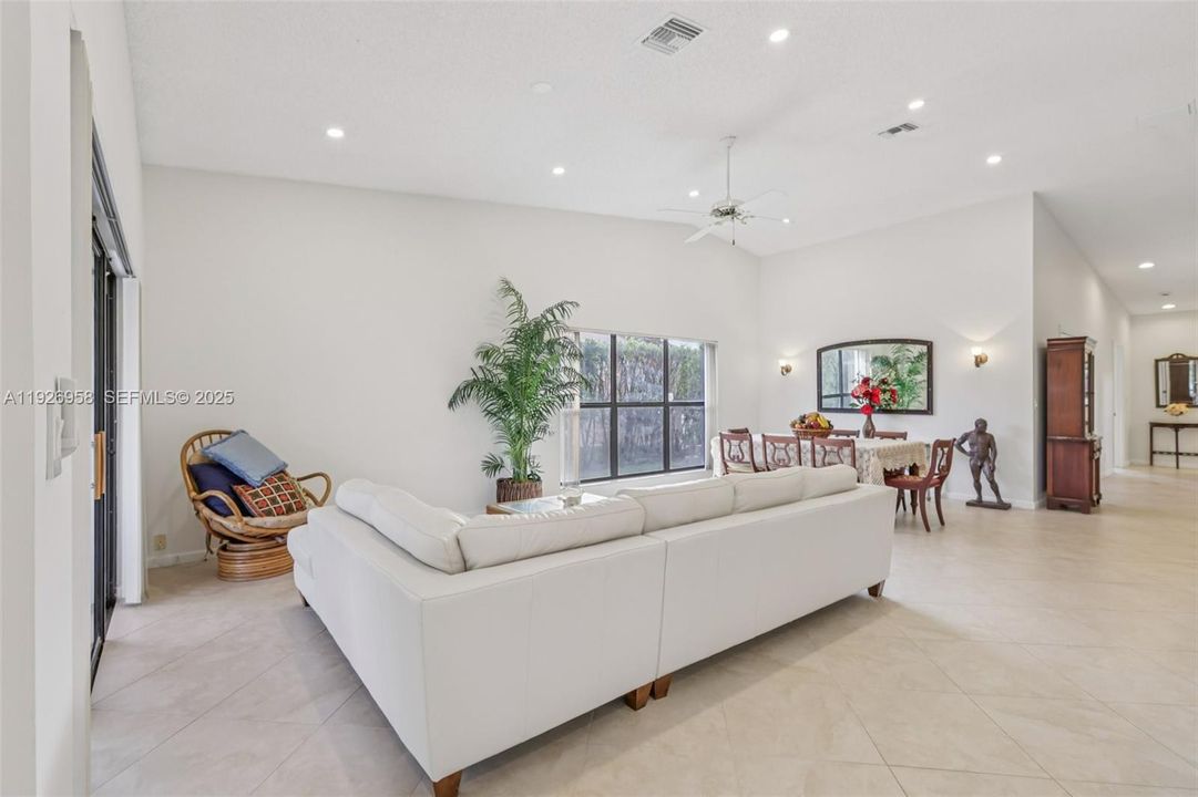 En Venta: $669,000 (3 camas, 2 baños, 1928 Pies cuadrados)