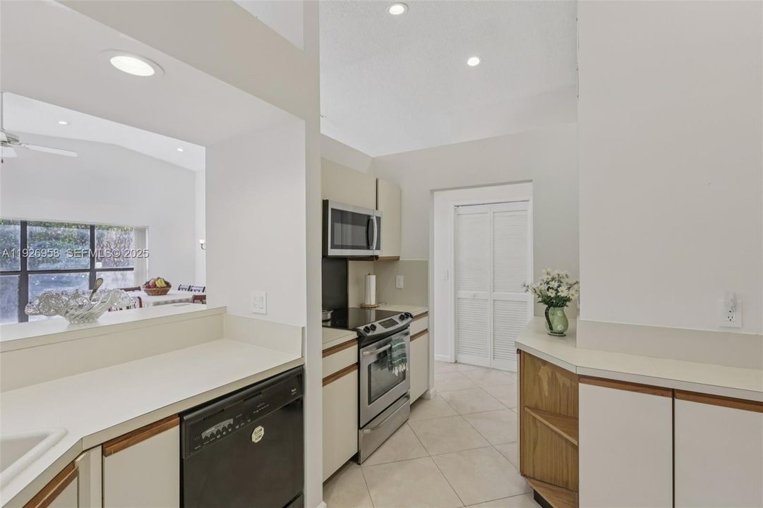 En Venta: $669,000 (3 camas, 2 baños, 1928 Pies cuadrados)