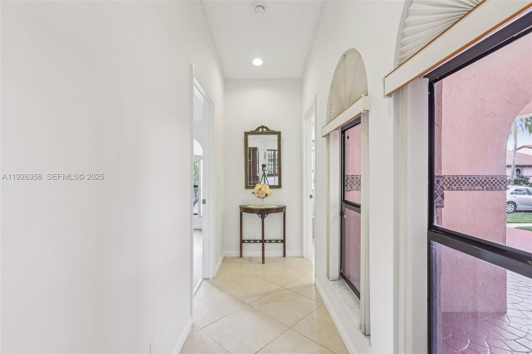 En Venta: $669,000 (3 camas, 2 baños, 1928 Pies cuadrados)