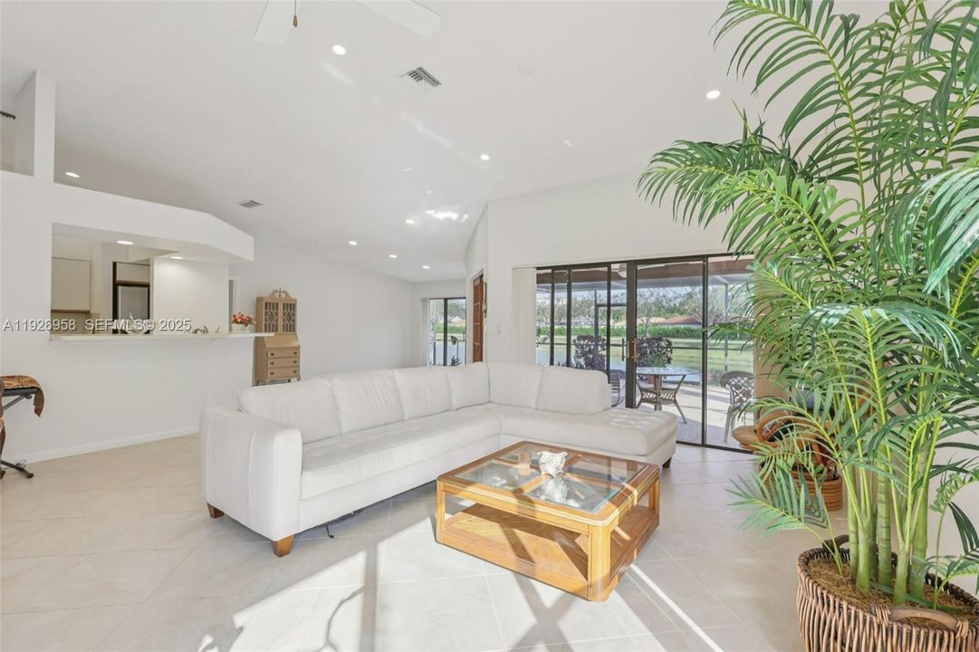 En Venta: $669,000 (3 camas, 2 baños, 1928 Pies cuadrados)