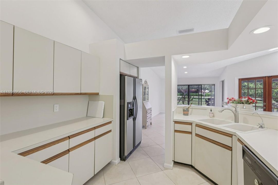 En Venta: $669,000 (3 camas, 2 baños, 1928 Pies cuadrados)