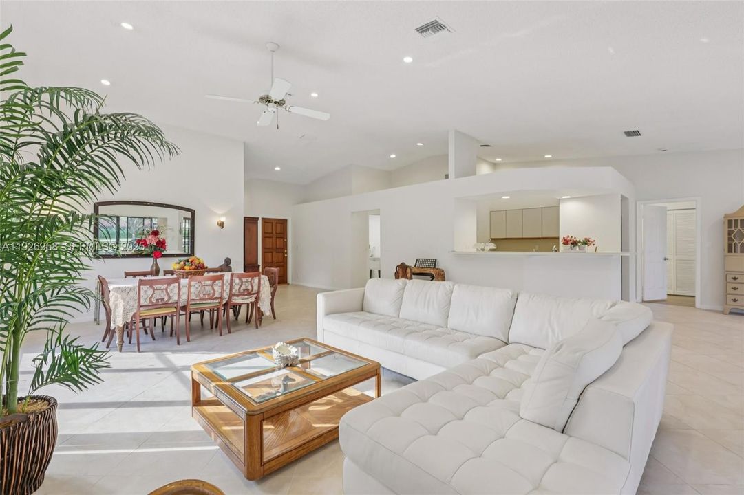 En Venta: $669,000 (3 camas, 2 baños, 1928 Pies cuadrados)