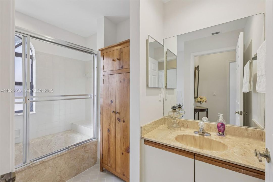 En Venta: $669,000 (3 camas, 2 baños, 1928 Pies cuadrados)