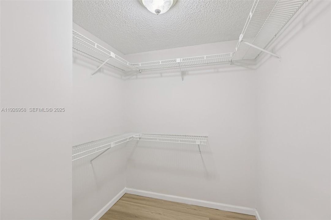 En Venta: $669,000 (3 camas, 2 baños, 1928 Pies cuadrados)