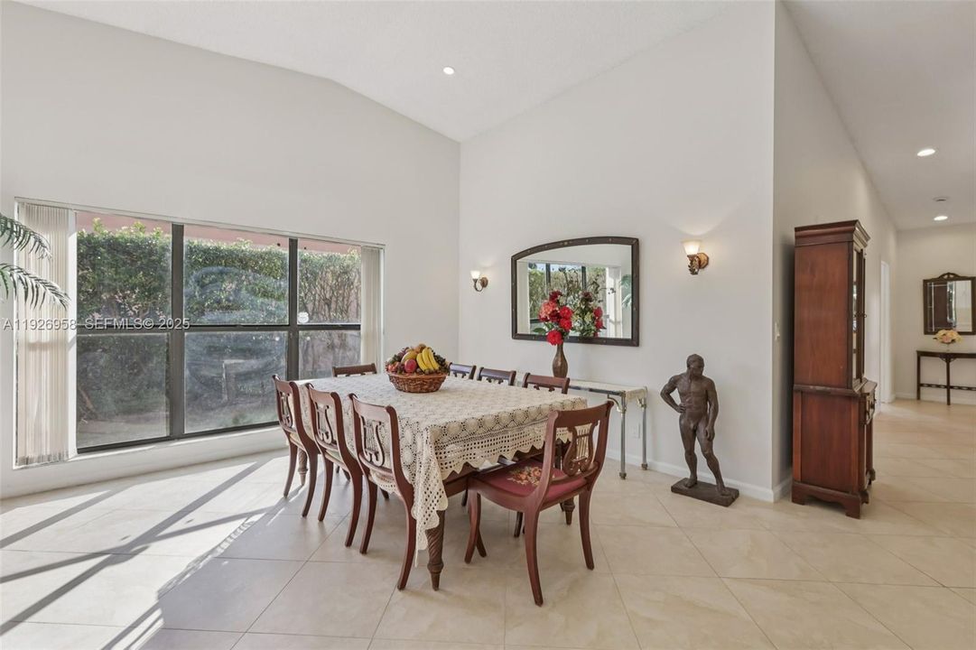 En Venta: $669,000 (3 camas, 2 baños, 1928 Pies cuadrados)