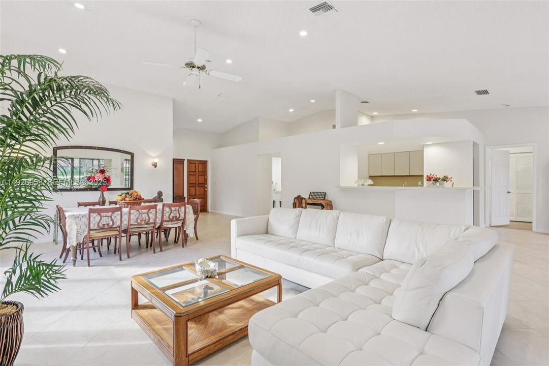 En Venta: $669,000 (3 camas, 2 baños, 1928 Pies cuadrados)